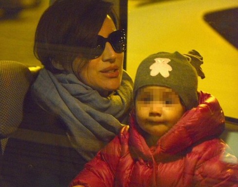 Luisa Ranieri shopping serale con la figlia Emma 06