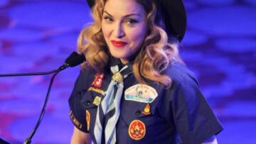 Madonna in uniforme da boy scout alla manifestazione pro-gay 03