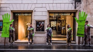 Greenpeace, guanto verde contro la moda01
