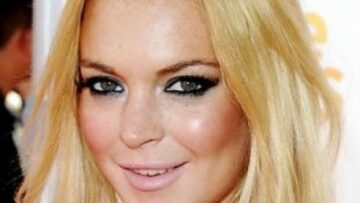Lindsay Lohan cade a Ischia per fuggire ai paparazzi
