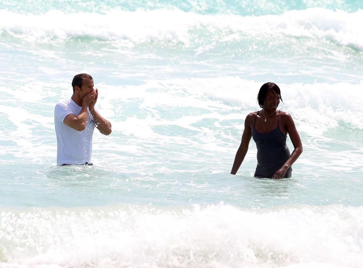 Naomi Campbell e Vladimir Doronin, jogging sulla spiaggia di Miami 04