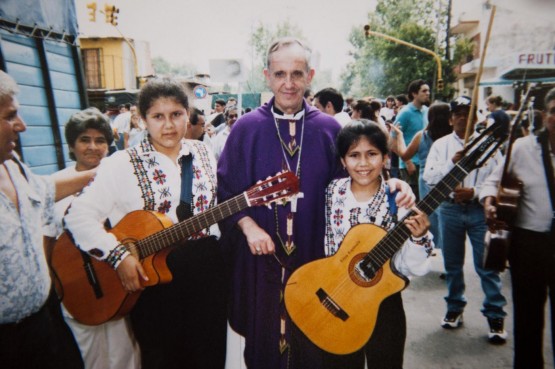 La visita nel 2011 di Papa Francesco nei bassifondi di Buenos Aires