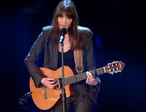 Carla Bruni versione popstar: jeans, stivali e primo tour Usa