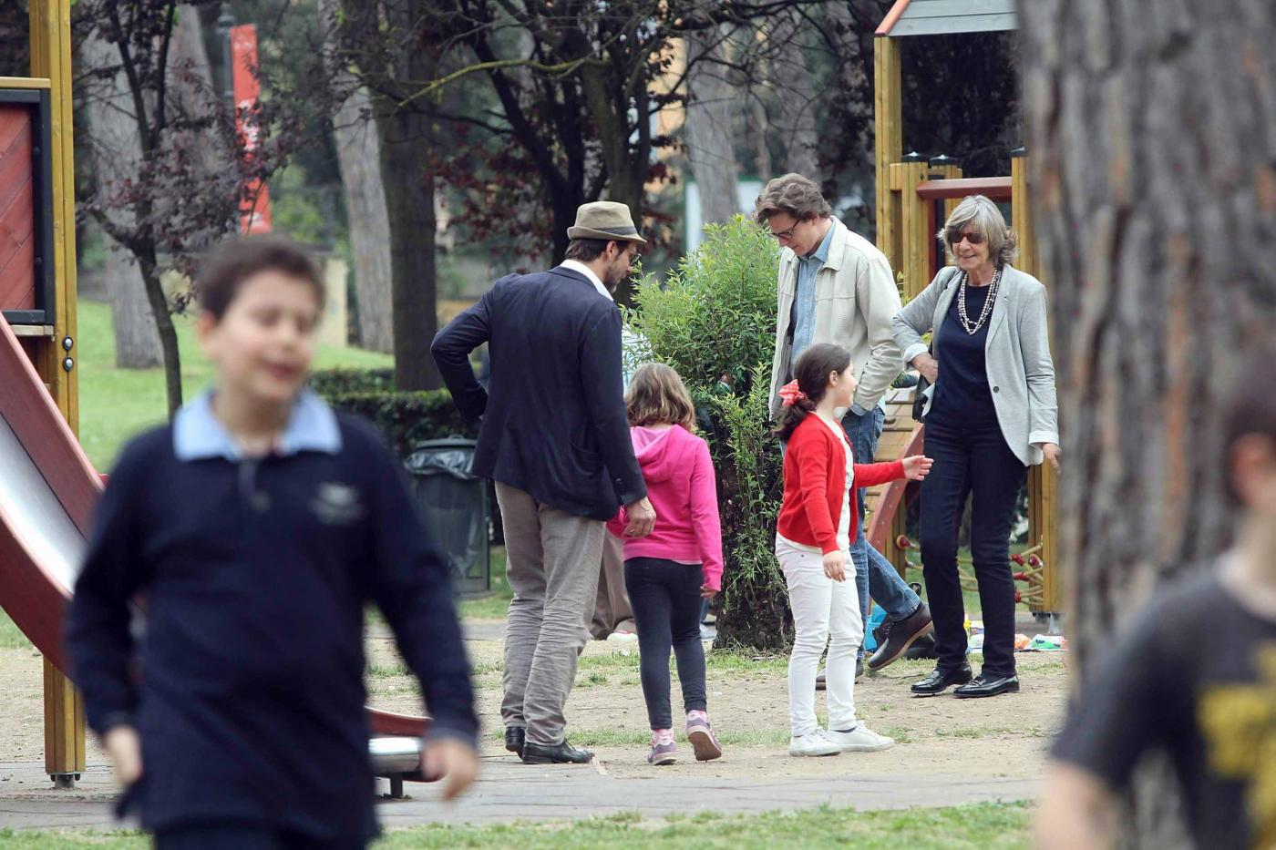 Alessandro Preziosi porta al parco la figlia Elena04