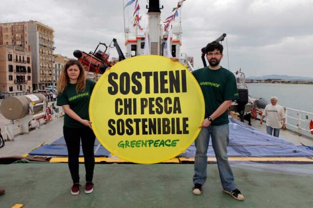 Greenpeace, al via la tappa italiana del tour sostieni chi pesca sostenibile05