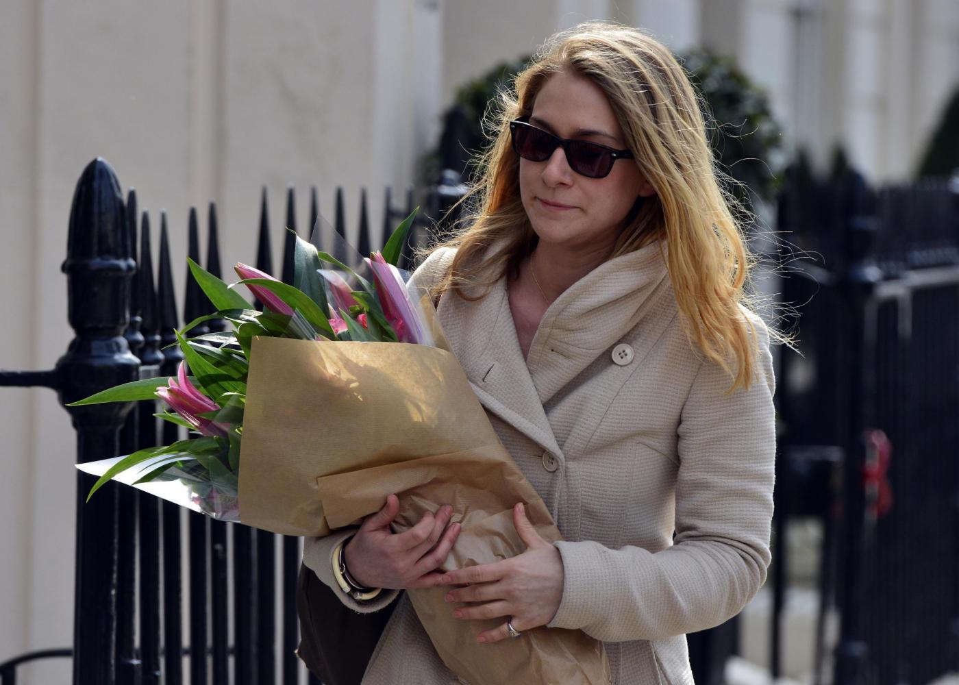 Margaret Thatcher è morta omaggi e fiori davanti la sua casa 109