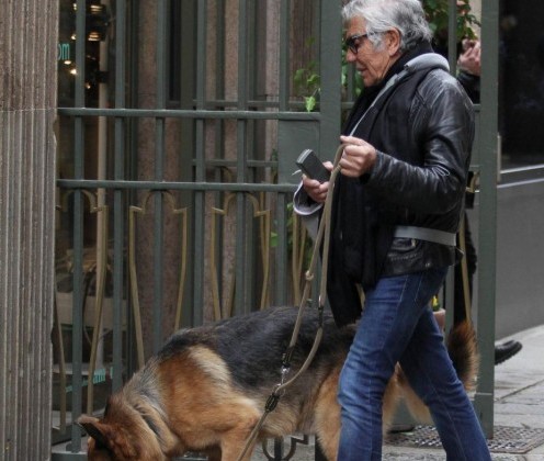 Roberto Cavalli con la fidanzata Lina Nilson e i cani03