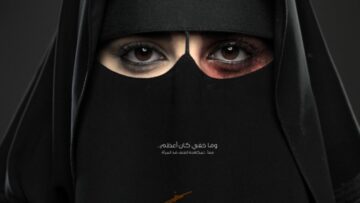 Arabia Saudita, l'occhio nero spunta dal niqab