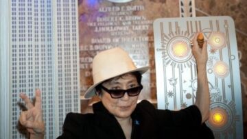 New York, Yoko Ono accende l'Empire State Building 05