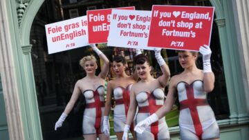 Peta, protesta a Londra contro Fornum & Mason 02