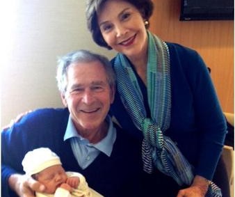 George e Laura Bush nonni per la prima volta