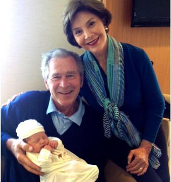 George e Laura Bush nonni per la prima volta
