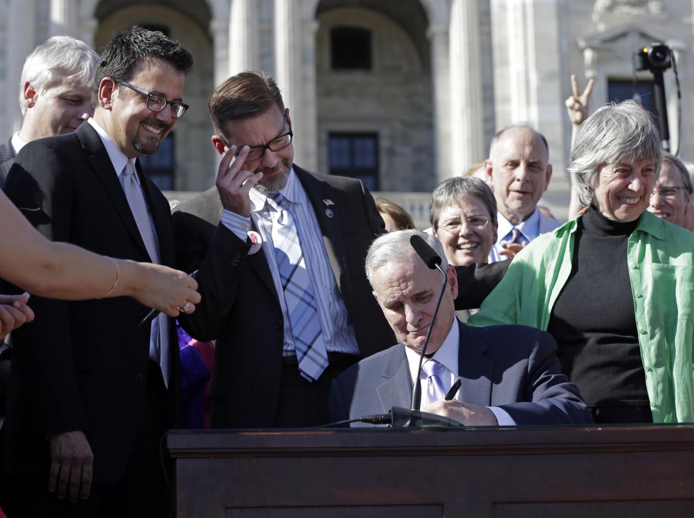 Minnesota approva i matrimoni gay è il 12esimo Stato Usa01