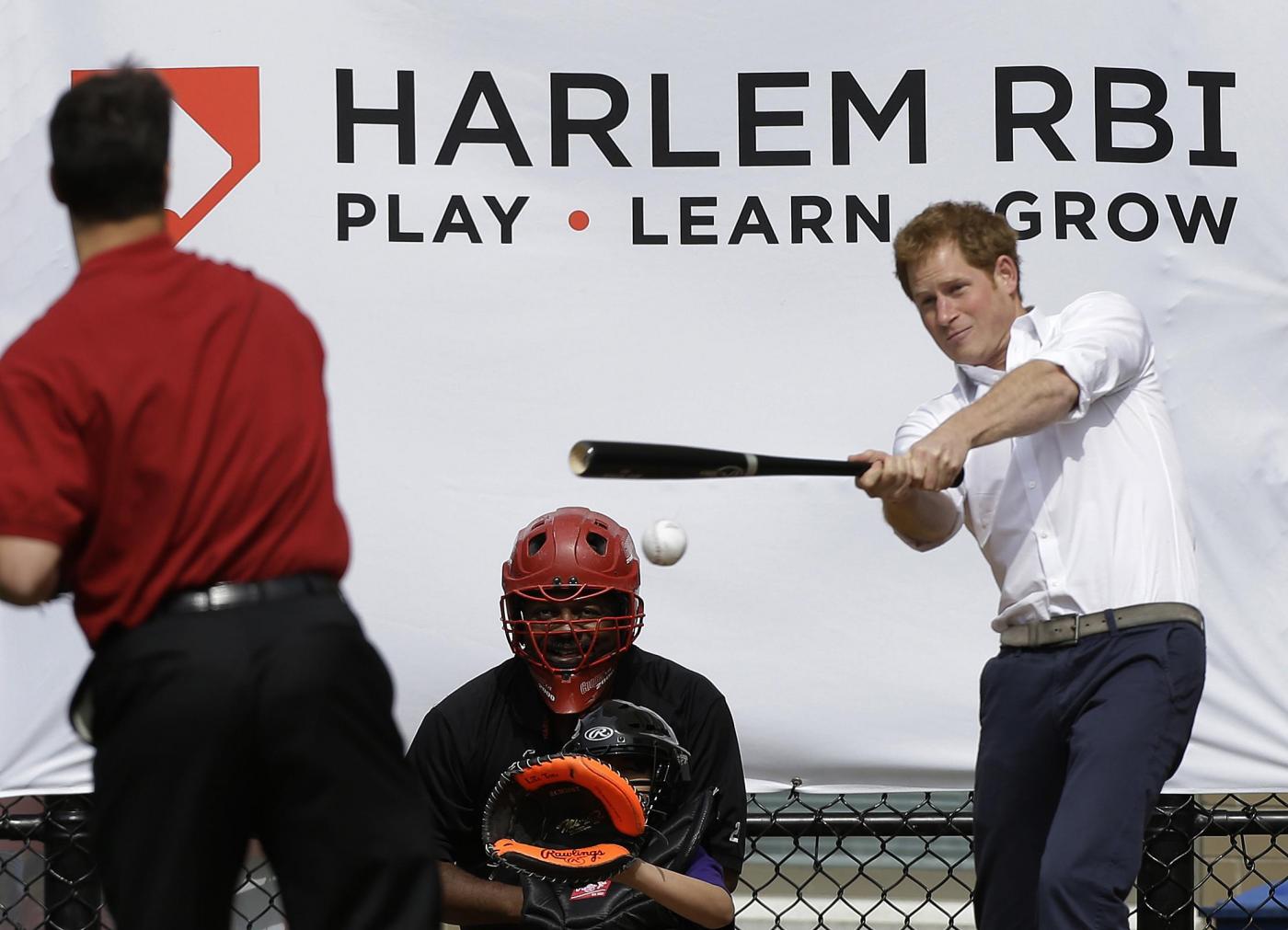 Principe Harry gioca a baseball ad Harlem 05