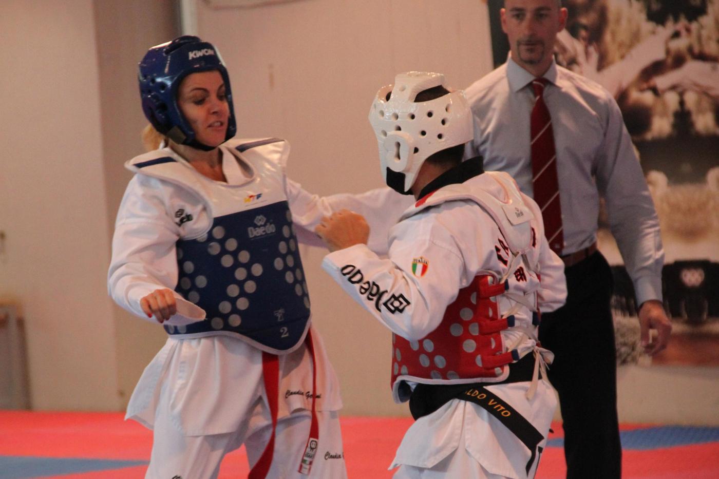 Claudia Gerini cintura nera di Taekwondo03