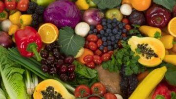 Gli italiani non mangiano più frutta e verdura, vendite in calo del 4%