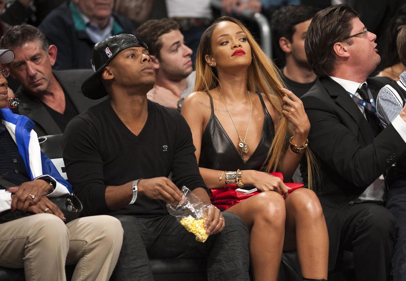 Rihanna alla partita di basket senza Chris Brown05
