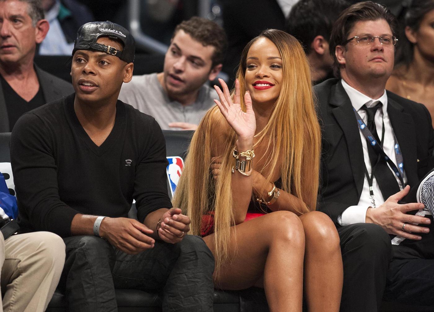 Rihanna alla partita di basket senza Chris Brown06