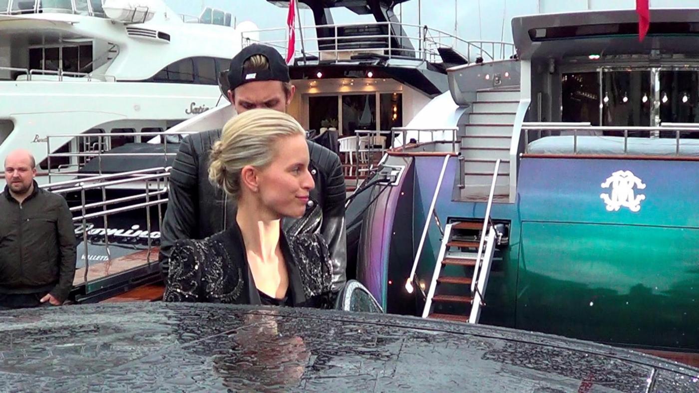 Karolina Kurkova sullo yacht di Cavalli 01