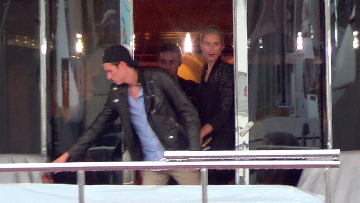 Karolina Kurkova, servizio fotografico sullo yatch di Roberto Cavalli08