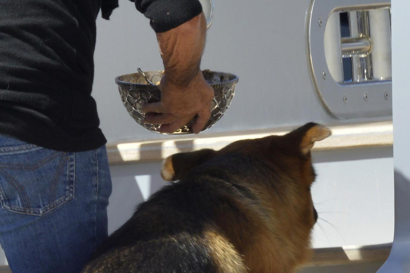 Karolina Kurkova, servizio fotografico sullo yatch di Roberto Cavalli08