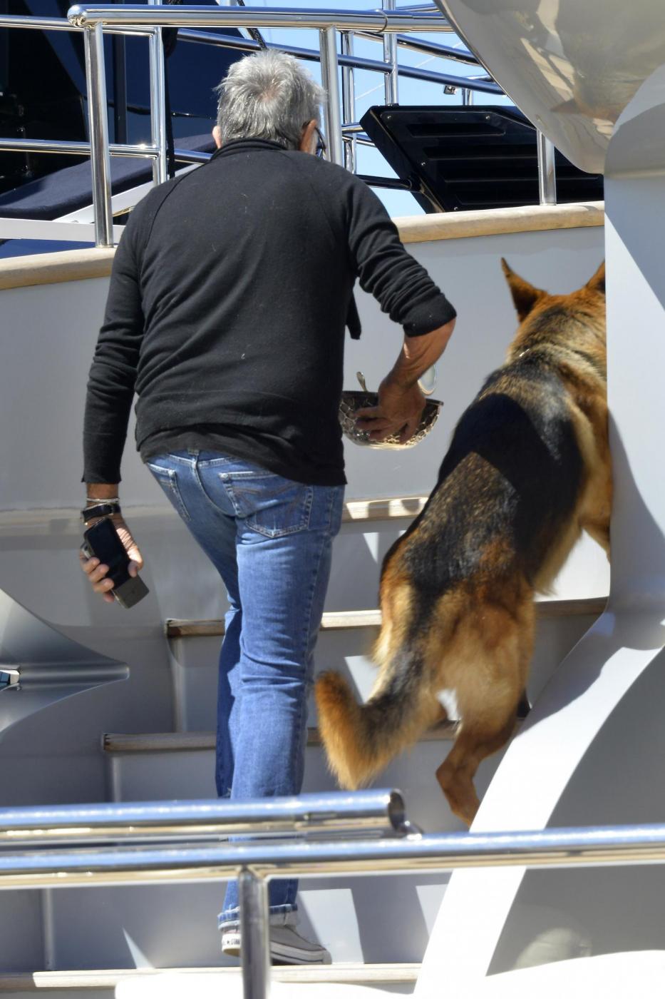 Karolina Kurkova, servizio fotografico sullo yatch di Roberto Cavalli08