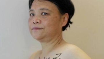 Cina, professoressa a seno nudo come le Femen