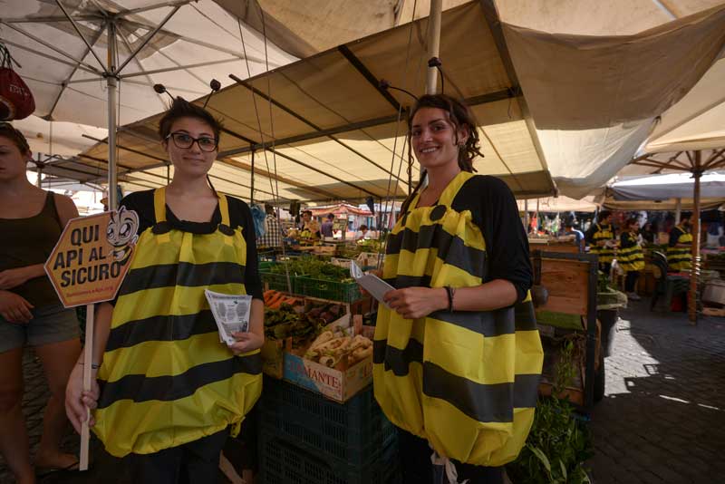 Greenpeace, sciami di api umani per dire basta ai pesticidi02