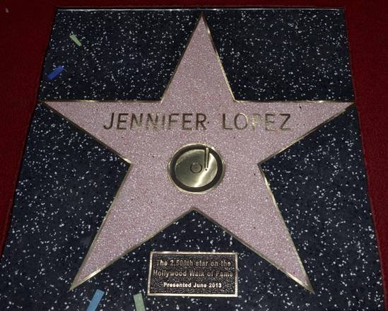 Jennifer Lopez ha una stella sulla Walk of Fame01