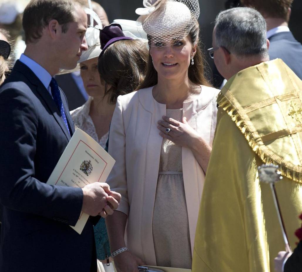 Kate Middleton con il pancione alla festa della nonna Elisabetta 07