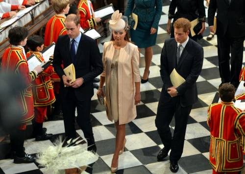 Kate Middleton con il pancione alla festa della nonna Elisabetta 03