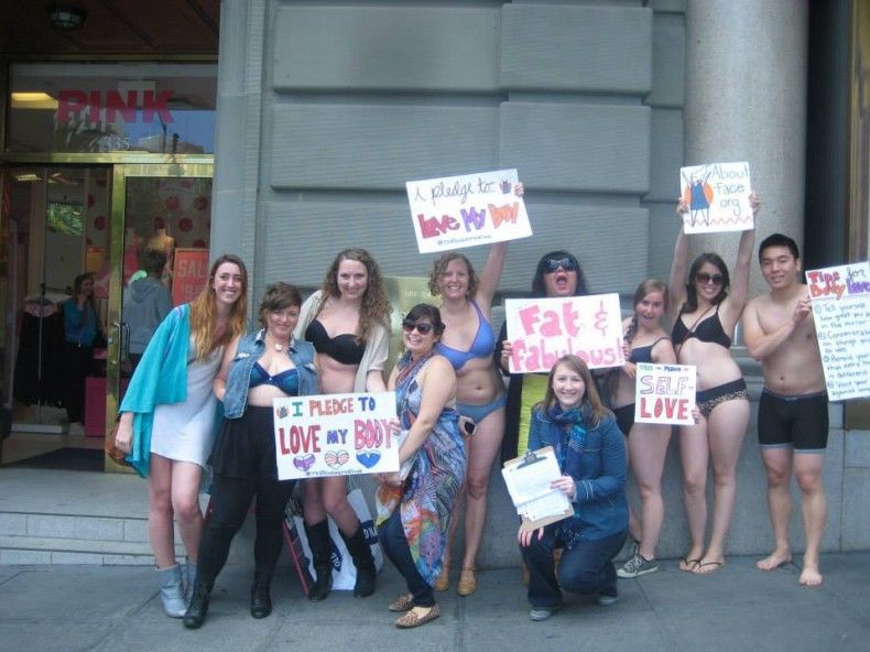 San Francisco, sit-in in intimo con i corpi veri contro Victoria' Secret 07