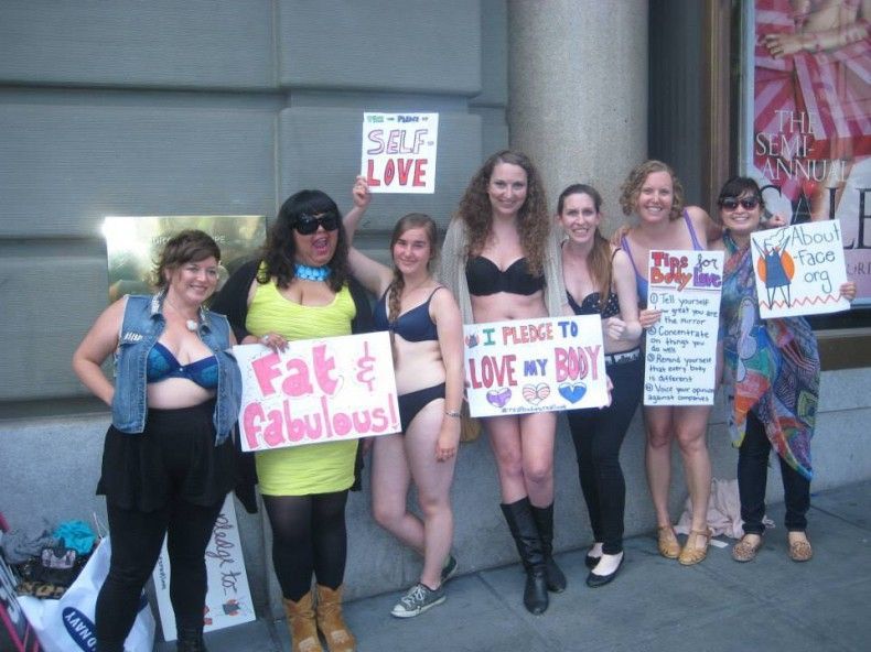 San Francisco, sit-in in intimo con i corpi veri contro Victoria' Secret 06