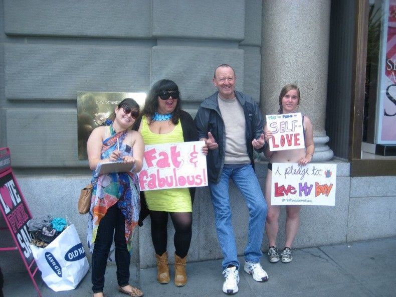 San Francisco, sit-in in intimo con i corpi veri contro Victoria' Secret 05