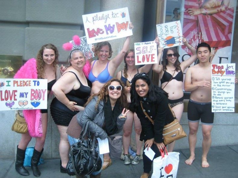 San Francisco, sit-in in intimo con i corpi veri contro Victoria' Secret 04