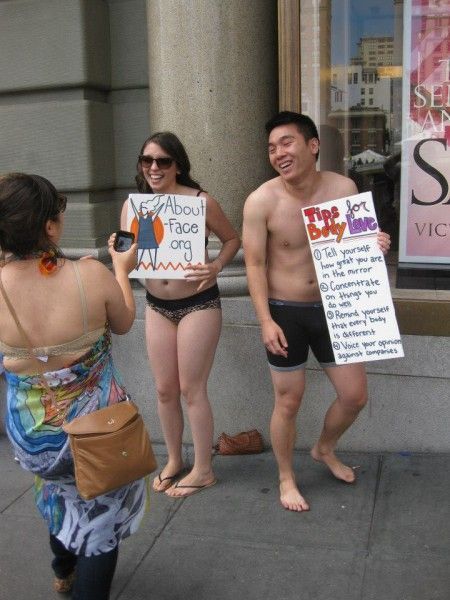 San Francisco, sit-in in intimo con i corpi veri contro Victoria' Secret 02
