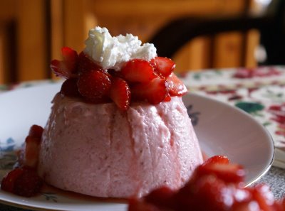 Ricette di dolci: bavarese alle fragole con panna