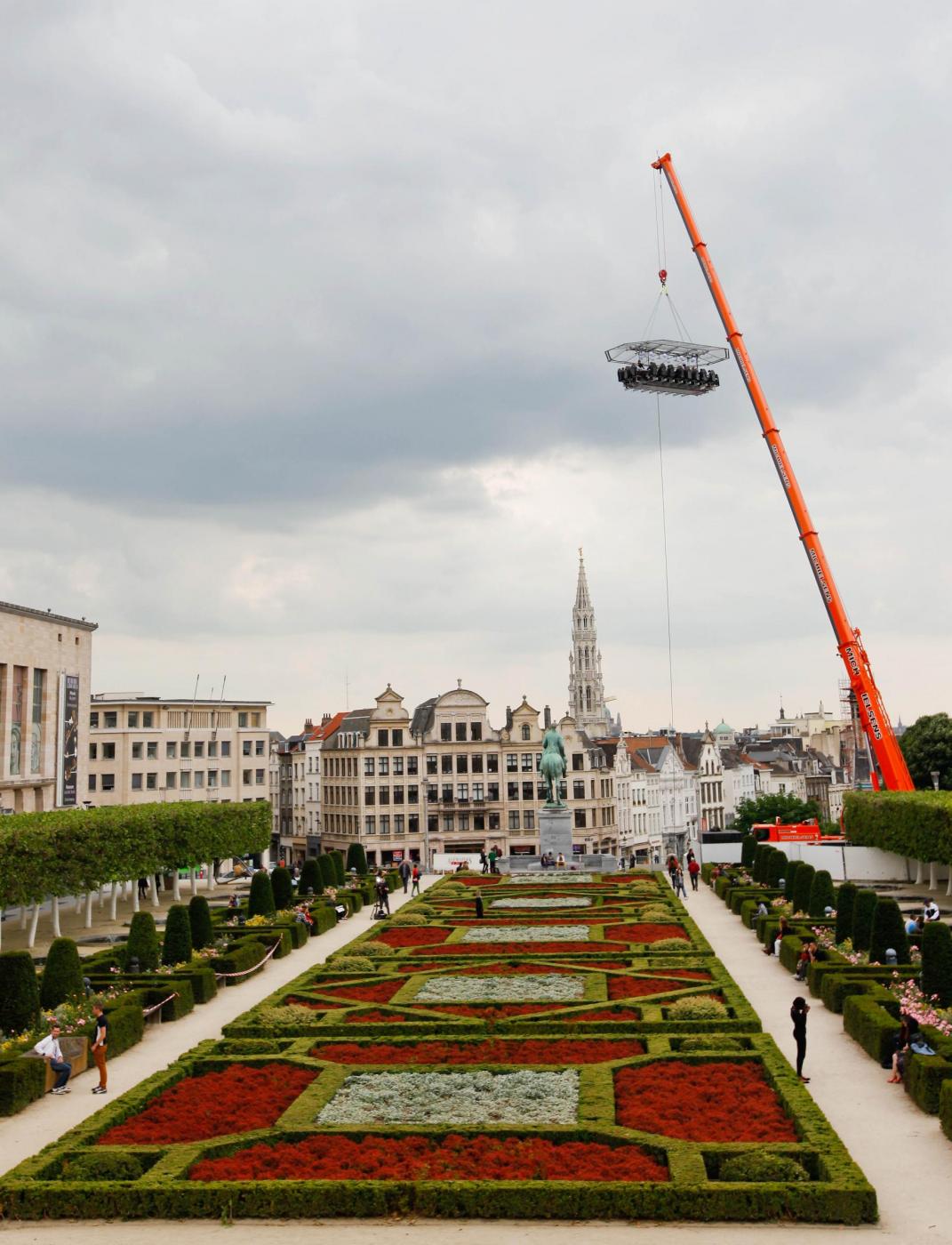 "Dinner in the sky", a Bruxelles si cena a 50 metri d'altezza 06