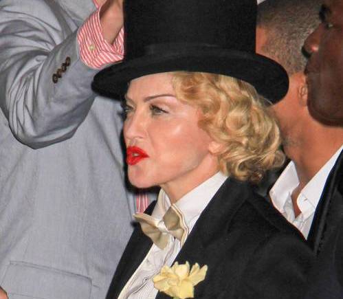 New York, Madonna con la tuba: l'omaggio a Marlene Dietrich 04