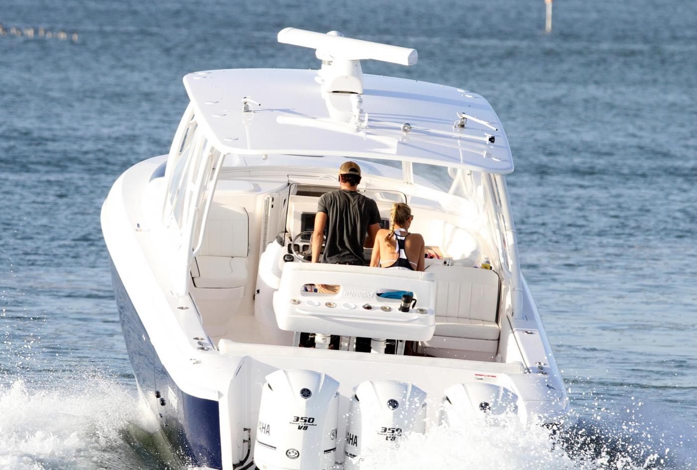 Enrique Iglesias e Anna Kournikova sullo yacht06