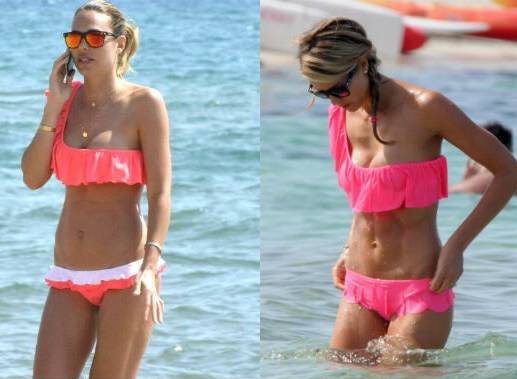 Ilary Blasi, Elena Santarelli... il bikini è monospalla con balze