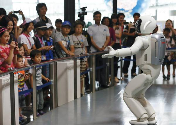 Honda Motor 's latest version of humanoid robot Asimo07