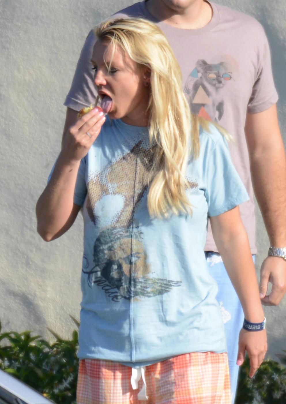Britney Spears in vacanza con il fidanzato David Lucado01