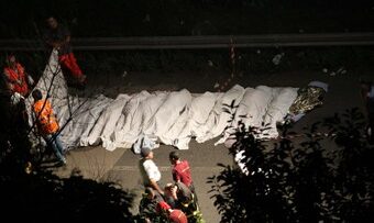 Irpinia: pullman precipita da viadotto sulla A16, 38 morti