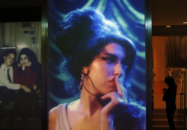 Londra, al via la mostra Amy Winehouse A Family Portrait 04