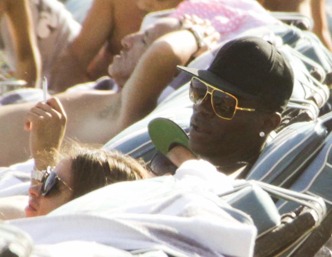 Mario Balotelli in vacanza a Mykonos06