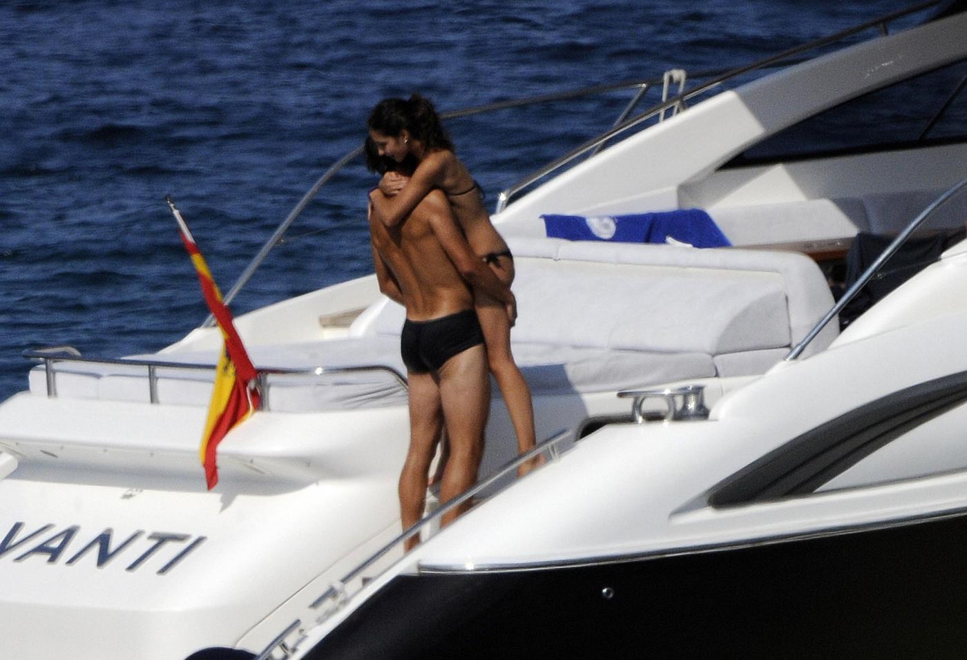 Rafa Nadal sullo yacht a Maiorca con fidanzata e amici03