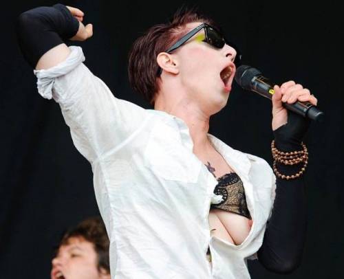 Amanda Palmer: canta nuda il suo disprezzo per il Daily Mail