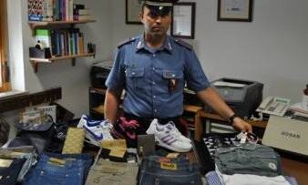 Como: sequestro jeans contraffatti. Salute e economia in pericolo