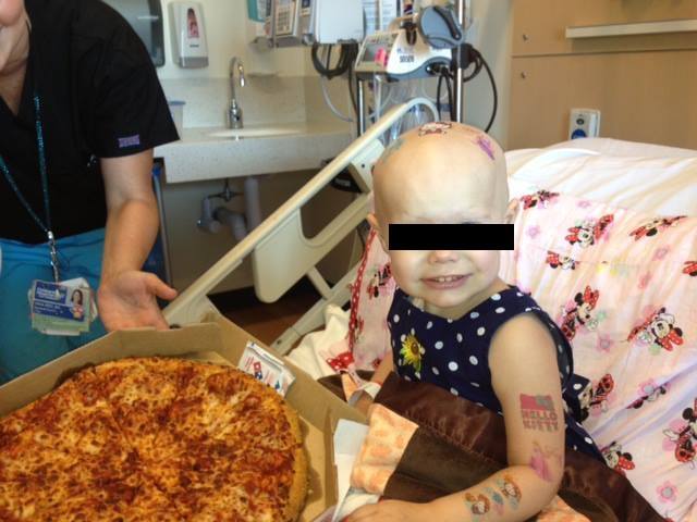 Hazel Hammerslay, ospedale sommerso di pizze per la piccola malata